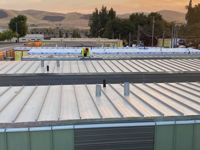 SHRoofingConstr's tweet photo. The professionals at SH Roofing &amp; Construction specialize in tile roof repair, roof installations, &amp; re-roofing. https://t.co/WptKuZR9wO #GutterServices #ReRoofingService #RoofRepair #RoofCleaningService https://t.co/P2oxvG29Ya