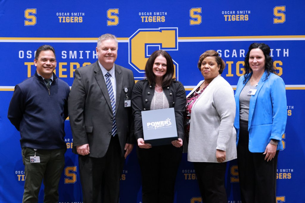 cpschoolsva's tweet photo. 🎉 Excited to announce February’s #PowerOfThePeake winners!

🌟 SUPPORT: Tina Castleton – Account Clerk
🌟 TEACH: Sarah Salamino – Tech Innovation Coach
🌟 LEAD: Jatauné Jones – Director, Prof. &amp; Org. Dev.

Learn more👉 https://t.co/wDcW7att1U https://t.co/YuXFdWBaEB