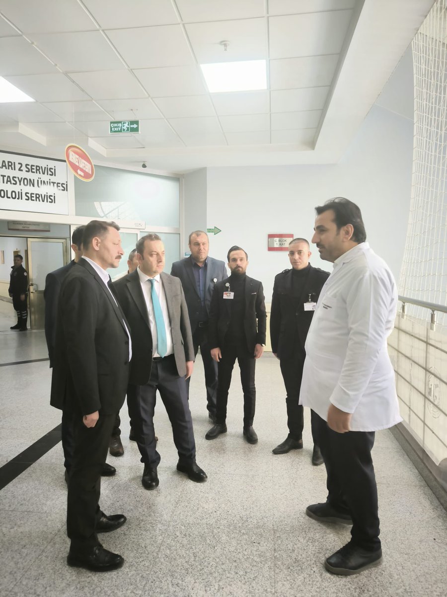 remzi_sarikaya's tweet photo. Bugün hastane kalite ve destek ekibimizle servis ve acillerde hastaların almış olduğu tedaviler, servis düzeni ve temizlik hizmetleri ile ilgili denetimlerde bulunduk. Amaç daha Kaliteli ve daha nitelikli sağlık hizmet sunumu.. https://t.co/t2sWTU9Aiu
