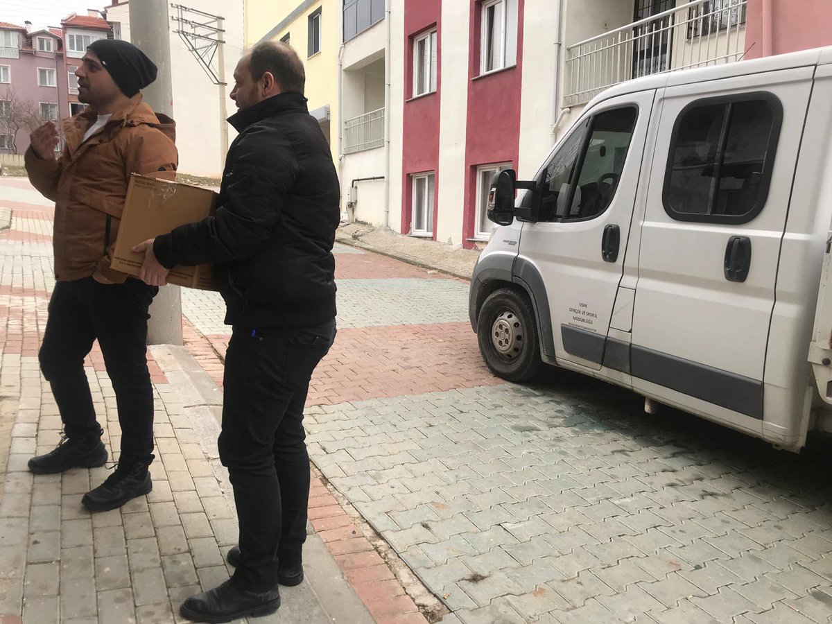 📍 Mehmet Hacım Erkek Yurdu 
Bereket ve dayanışma ayı olan Ramazan Ayı vesilesiyle  ihtiyaç sahibi ailelere Ramazan Kolisi dağıtımı gerçekleştirildi.
#YurdumdaRamazan