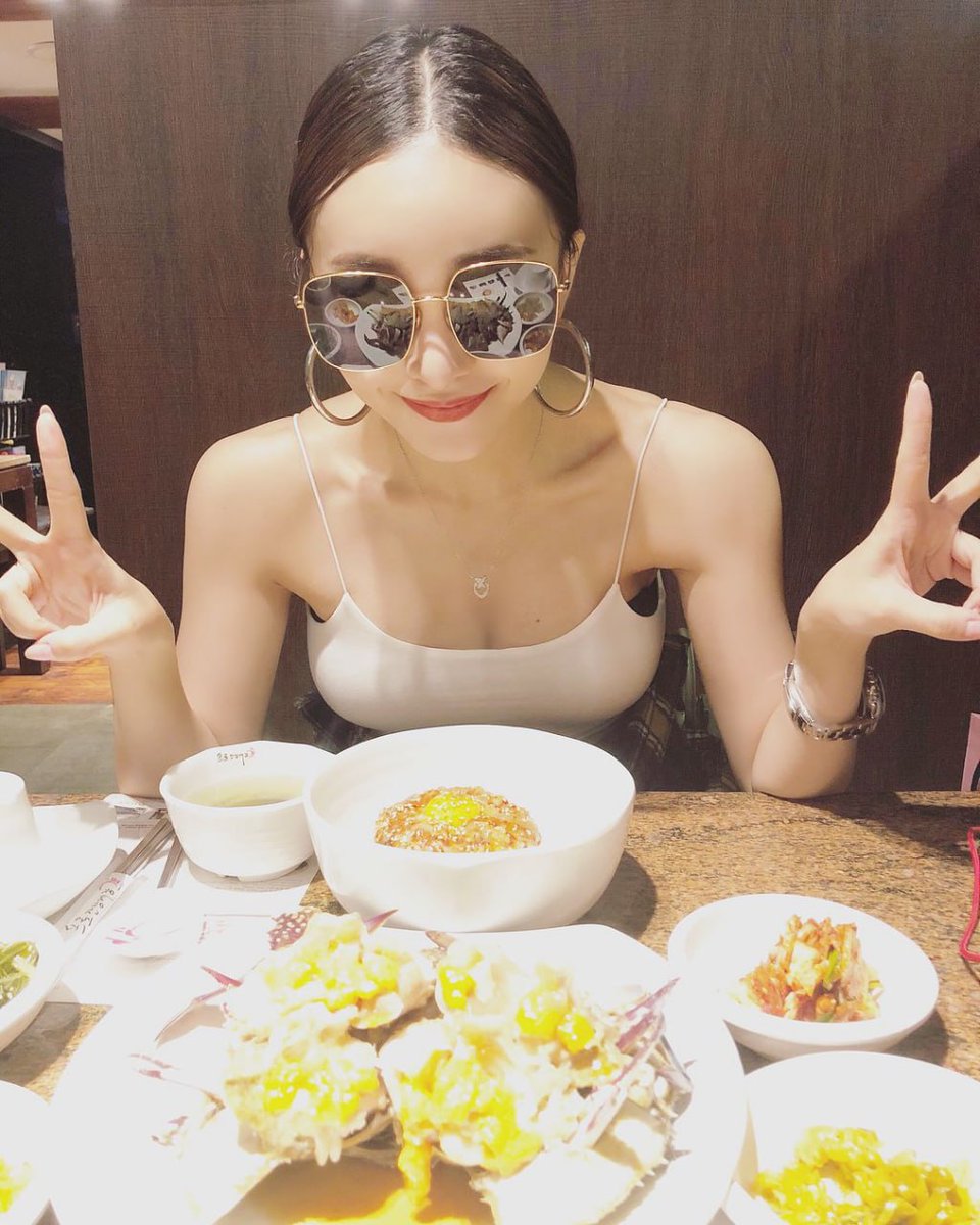 FcLT8IQu0ar5q's tweet image. eolith tannia krilium planula
A sumptuous dinner.