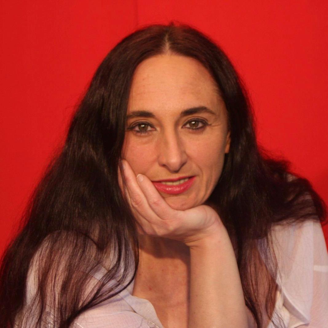 Hoy comienza la nueva temporada de “Cuentos tras el telón”, este formato íntimo en el que el público está junto al narrador en el escenario. Esta tarde disfrutaremos de la obra “Euskal mitología”, con Virginia Imaz. 🙌🏼

🗓️Martes 25 febrero 20:30h 
🎟️ Info y entradas en la web