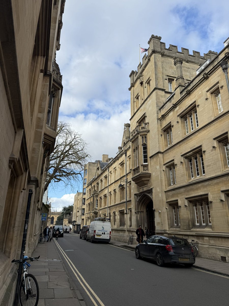 Beautiful day in Oxford today 🩵