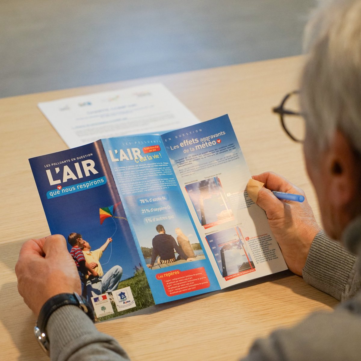 GrandReims's tweet photo. Lancement de l'étude #CompAir en présence des 25 volontaires ! Expérimentation inédite qui vise à mesurer les niveaux en particules atmosphériques sur le territoire du #GrandReims et à sensibiliser à ces enjeux lors des déplacements. #QualitéAir #Mobilité https://t.co/ob5kDNBGx4