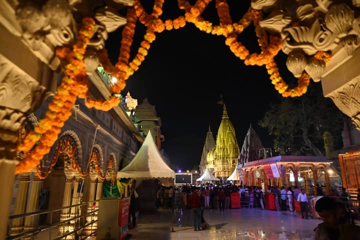 birambhu's tweet photo. #शिवरात्रि की पूर्व संध्या पर बाबा काशी विश्वनाथ का सजा दरबार
🙏 हर हर महादेव 🙏 https://t.co/4QhfoJP1au
