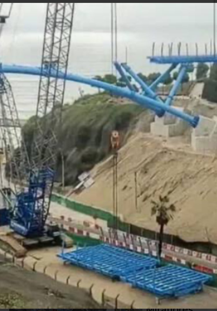 Gracias a la pésima gestión del
Alcalde de la Municipalidad de Miraflores <a href="/MuniMiraflores/">Muni de Miraflores</a> todos los días es un via crusis pasar por la bajada Armendáriz.
No hay derecho a tanta ineficiencia!