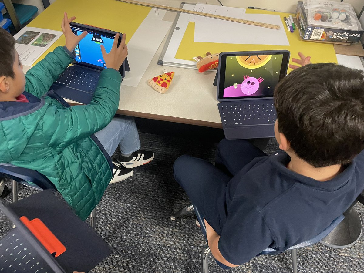 MrsGomez_Teach's tweet photo. Monday coding club getting ready for the Alief #CreAteInnovation Showcase!
@ReesStars @AliefTech https://t.co/qv9pu0I2Qq