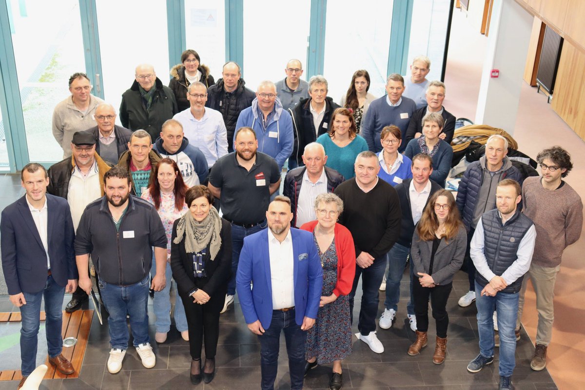 Félicitations à <a href="/FauconBenoit/">Benoît Faucon</a>, nouveau Président de la Chambre d’Agriculture. Nous poursuivrons le partenariat pour accompagner les agriculteurs vers un avenir durable et innovant. 
Je salue <a href="/SGuioullier/">Stéphane GUIOULLIER</a> pour la qualité des échanges que nous avons eu durant son mandat
📸 <a href="/Agri_53/">Agri53</a>