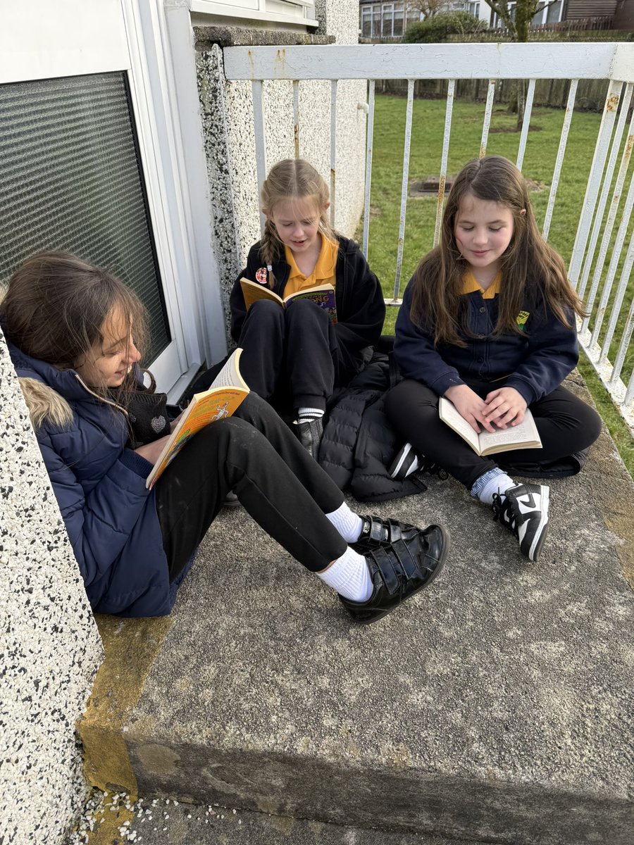 minishant_ps's tweet photo. Class 2 taking their reading outside! Some enjoying books together, others getting lost in a story on their ownβperfect way to learn and relax. πβοΈ#OutdoorReading #LoveBooks https://t.co/wRAVp7xv1v