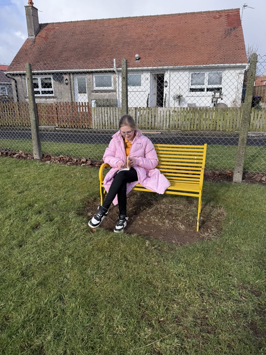 minishant_ps's tweet photo. Class 2 taking their reading outside! Some enjoying books together, others getting lost in a story on their ownβperfect way to learn and relax. πβοΈ#OutdoorReading #LoveBooks https://t.co/wRAVp7xv1v