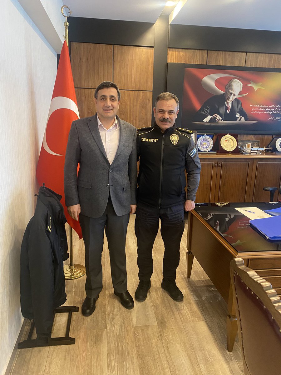 Mahmut Ayas (@mahmutayas12) on Twitter photo Bingöl İl Emniyet Müdürümüz sayın Beyti KALAYCI’yı kardeşim Muhsin AYAS ile birlikte ziyaret ettim sayın müdürümüze misafirperverligınden dolayı teşekkür ederim kendisine başarılar diliyorum.<a href="/BeytiKalayci/">Beyti Kalaycı</a> Bingöl İl Emniyet Müdürümüz sayın Beyti KALAYCI’yı kardeşim Muhsin AYAS ile birlikte ziyaret ettim sayın müdürümüze misafirperverligınden dolayı teşekkür ederim kendisine başarılar diliyorum.<a href="/BeytiKalayci/">Beyti Kalaycı</a>