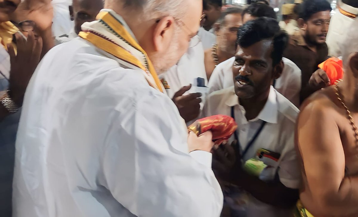 NAMBUPRADEEPBJP's tweet photo. கோவை வந்த மாண்புமிகு மத்திய உள்துறை அமைச்சர் திரு @AmitShah ஜி அவர்களே வருக...வருக...
நாளைய தமிழகத்தை தலைமிரச் செய்க...!!!
🪷 அண்ணன் திரு @annamalai_k ♥️ ... 

#VanakkamAmitshah 
வரவேற்பில் மகிழும்...🚩
ந.நம்பு செல்வம் 
இராமேஸ்வரம் மண்டல்  பொதுச்செயலாளர் https://t.co/sbJyGCc45p