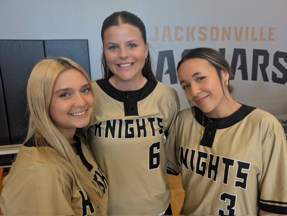 Clayton Freeman (@cfreemanjax) on Twitter photo Jaydyn Beall, Charlotte Maddox and Avery Garcia are here with the always-strong <a href="/OakleafSoftball/">Oakleaf Softball</a>. Jaydyn Beall, Charlotte Maddox and Avery Garcia are here with the always-strong <a href="/OakleafSoftball/">Oakleaf Softball</a>.