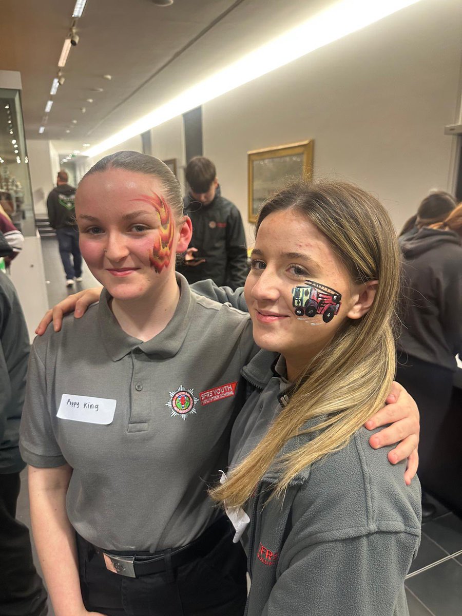 YVs had a fantastic evening last night engaging with local youth &amp; community groups, members of the <a href="/ScotParl/">Scottish Parliament</a> &amp; local elected members.
Huge thanks to <a href="/WDYouthCouncil/">WDYC</a> for bringing together so many local youth organisations to showcase amazing youth work going on in WD! <a href="/SFRSYVS/">SFRS Youth Volunteer Scheme</a>