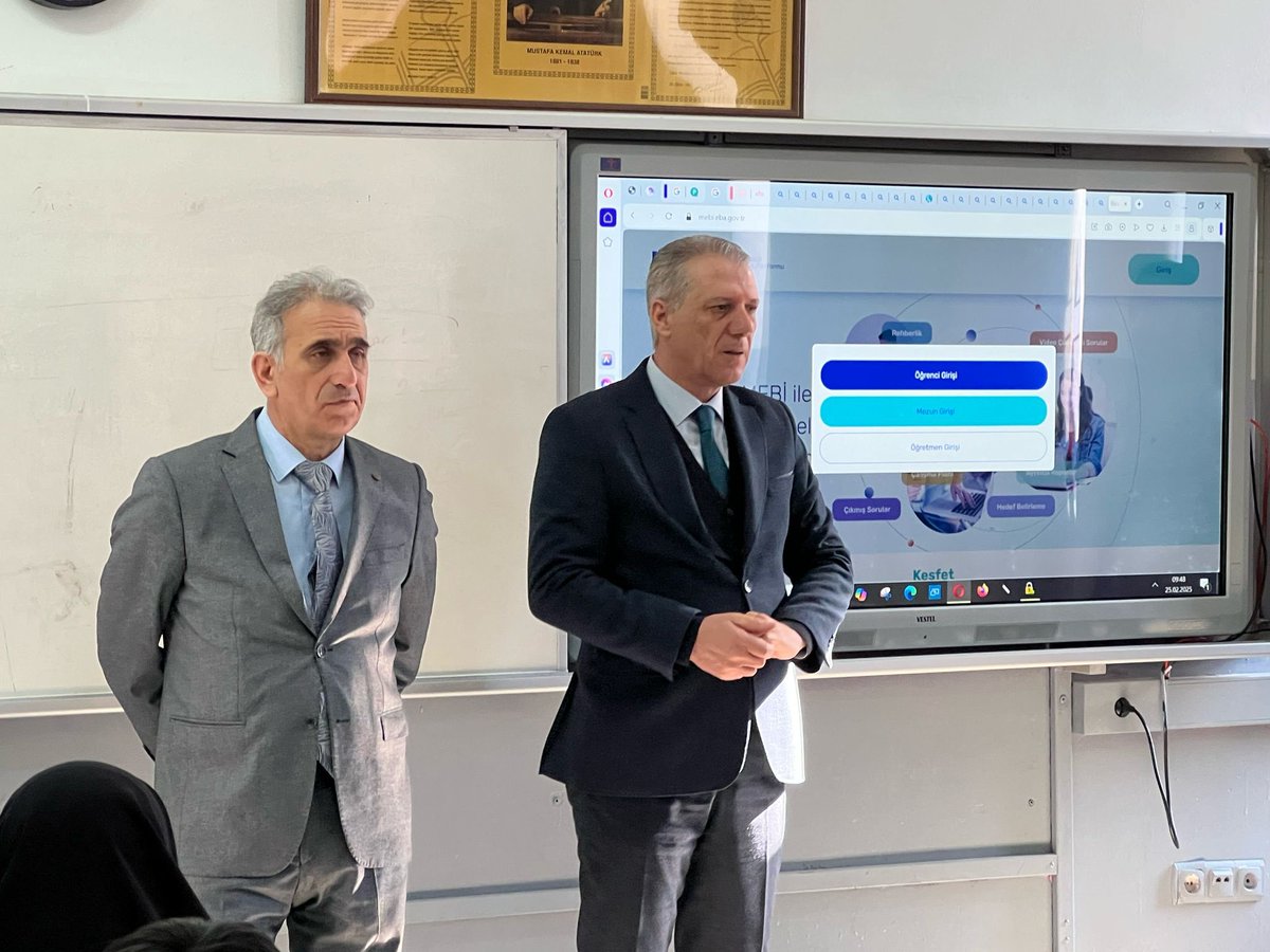 bingolmem's tweet photo. 📍 Rekabet Kurumu Anadolu Lisesi 

🇹🇷 Türkiye Yüzyılı Maarif Modeli izleme ve değerlendirme faaliyetleri kapsamında İl Müdür Yardımcımız Orhan Buğrahan ile Şube Müdürlerimiz Orhan Avcı ve Muhittin Bulut, Maarif Modeli uygulanan sınıfları ziyaret etti📚✏️ ve öğretmenlerle değerlendirme toplantısında bir araya geldi.🤝👩‍🏫👨‍🏫

@tcmeb @Yusuf__Tekin @meb_ogm @h_ibrahim_topcu @MustafaOzel66