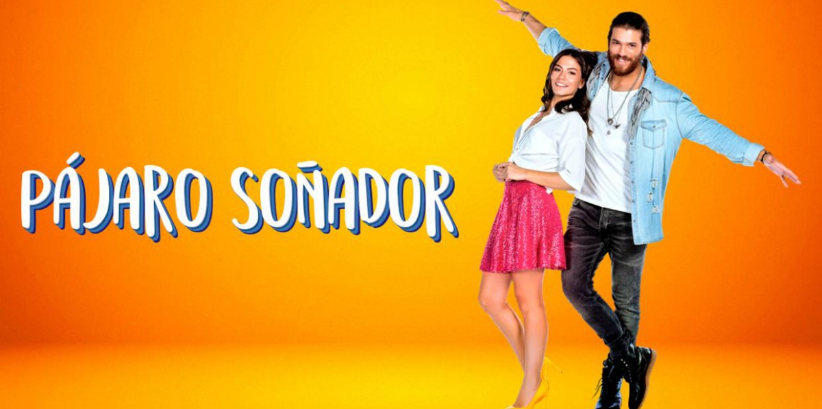 TelenovelaRD's tweet photo. 🇩🇴Un #PájaroSoñador (#ErkenciKuş 🇹🇷) se despide de República Dominicana.
Gran final este viernes 28 febrero por @sumundotv a las 12 del mediodía.
@dmtzdmr #CanYaman @ozlemtokaslan #CihanErcan #ÖznurSerçeler #BeratYenilmez @birandtunca https://t.co/wIRogXRUvZ