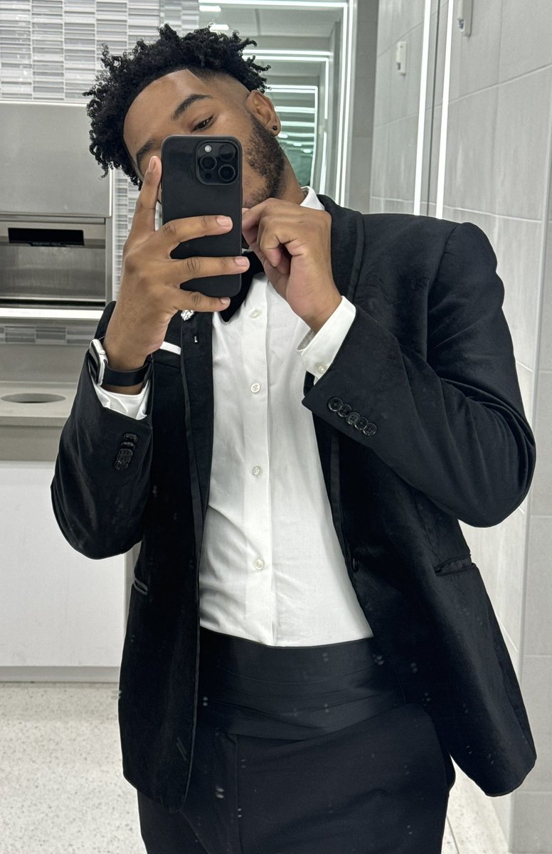 earharttt's tweet photo. 🚹🤵🏾‍♂️ https://t.co/lPrHVeMM9l