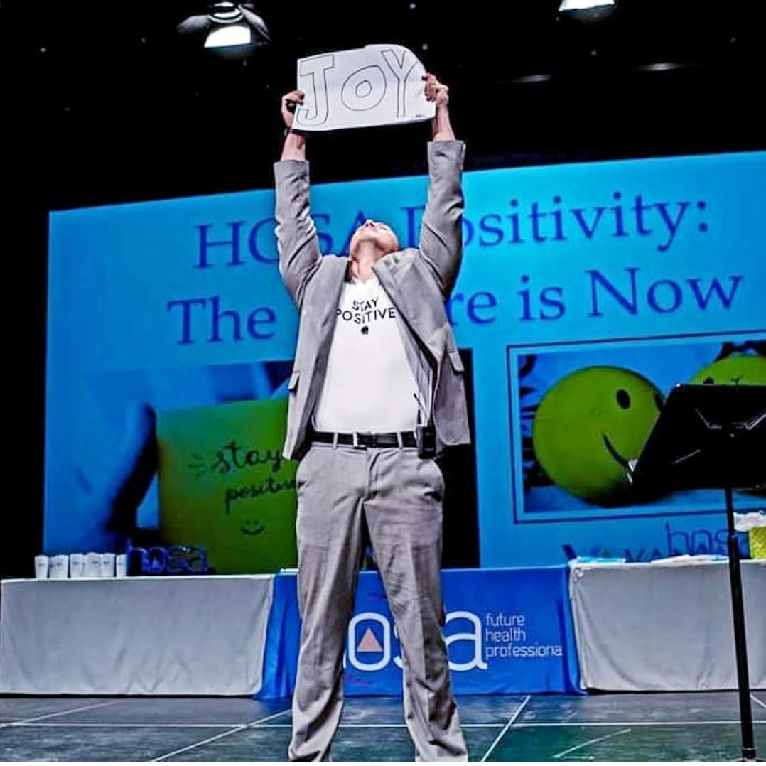 EnergyBusSchool's tweet photo. Dr. Jim Van Allan travels to schools everywhere to empower students and faculty with powerful lessons on positivity, leadership, and teamwork as part of The Energy Bus for Schools!Β πβ‘ #PositiveEnergy #Leadership #TheEnergyBus https://t.co/KTSXPrEdvA