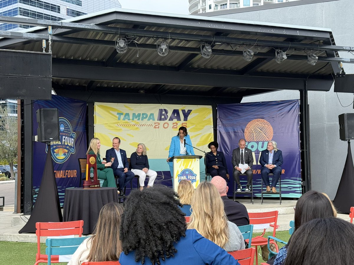 callahankatie1's tweet photo. This morning, @megaronowitz & @CAROLYNPECK took part in the 2025 NCAA Womenโs Final Four Tipoff Press Conference ๐
Just 39 days until weโre back in Tampa for the Final Four!
#NCAAWBB | #FourItAll https://t.co/COSzat1umL