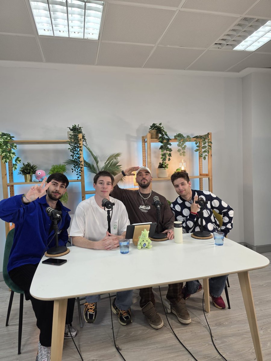 EMPEZAMOS NUEVA AVENTURA 😳

Charlando de Pokemon con Sekiam Folagor y Juanfi

vente 🥸
