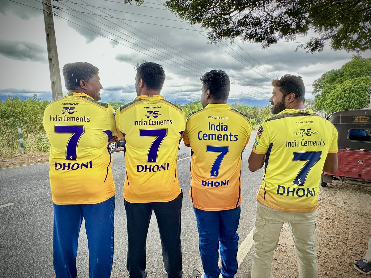 akeep22's tweet photo. SUPERFANS**  in Sri Lanka 🥳💛
Yellow forever @Cricprabhu
@CricSuperFan @ChennaiIPL
@msdhoni #WhistlePodu #SuperMemeSquad https://t.co/Ts1vs3bI6H