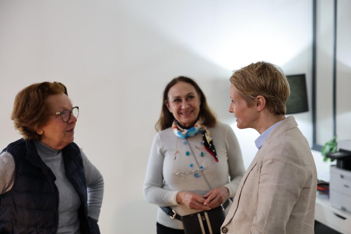 Au QG de campagne de <a href="/BrunoRetailleau/">Bruno Retailleau</a>. 🙏 Merci à tous les bénévoles et à l’équipe de campagne <a href="/othmannasrou/">Othman Nasrou</a> <a href="/LesJeunesBR/">Les Jeunes avec Retailleau 🇫🇷</a> qui s’engagent pour reconstruire la droite des convictions, de l’autorité et du travail.