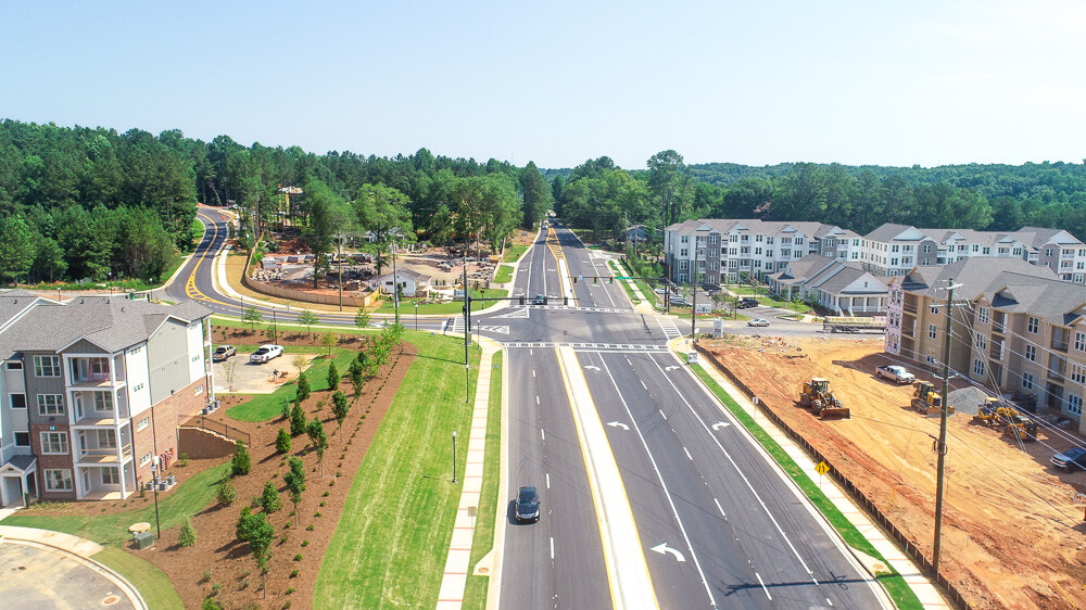 #TRANSPORTATION TUESDAY 🚧&gt;&gt;&gt; The Holly Springs Parkway widening project in Georgia is transforming traffic flow and enhancing safety for both drivers and pedestrians. See how we're creating a more connected community hubs.ly/Q0362PLl0

#Georgia #TransportationDesign