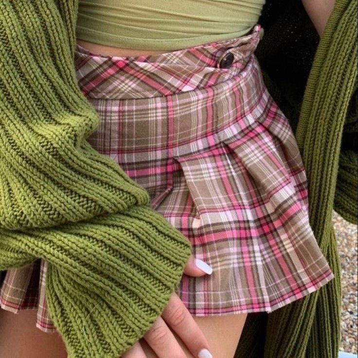 dollbodydoesoul's tweet photo. pink and green https://t.co/JQXK66vJRr