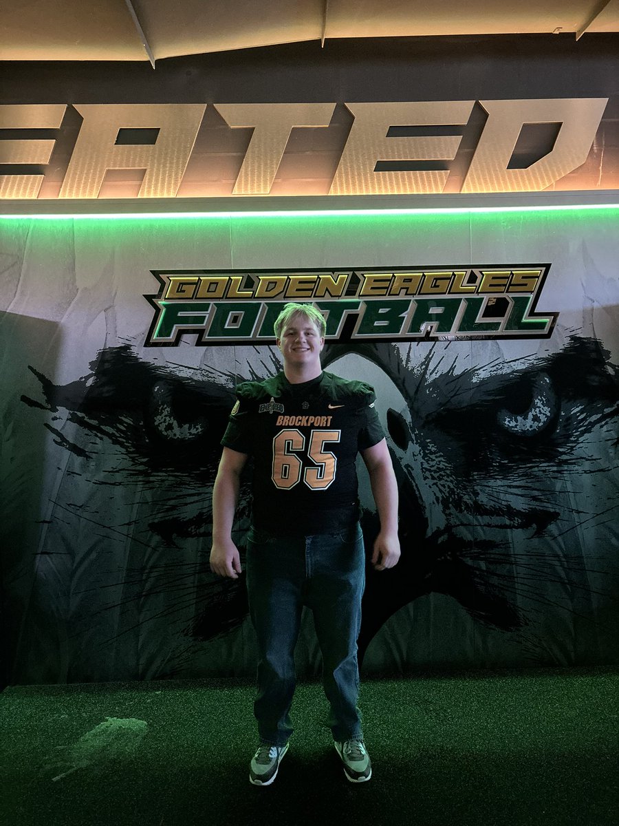 Brody43110171's tweet photo. After very careful consideration, I am very excited to announce that I will be committing to @BPort_Football!! Thank you to Brockport’s coaching staff for giving me this opportunity! 🟢🟡🦅 https://t.co/eE1BnZWSSL