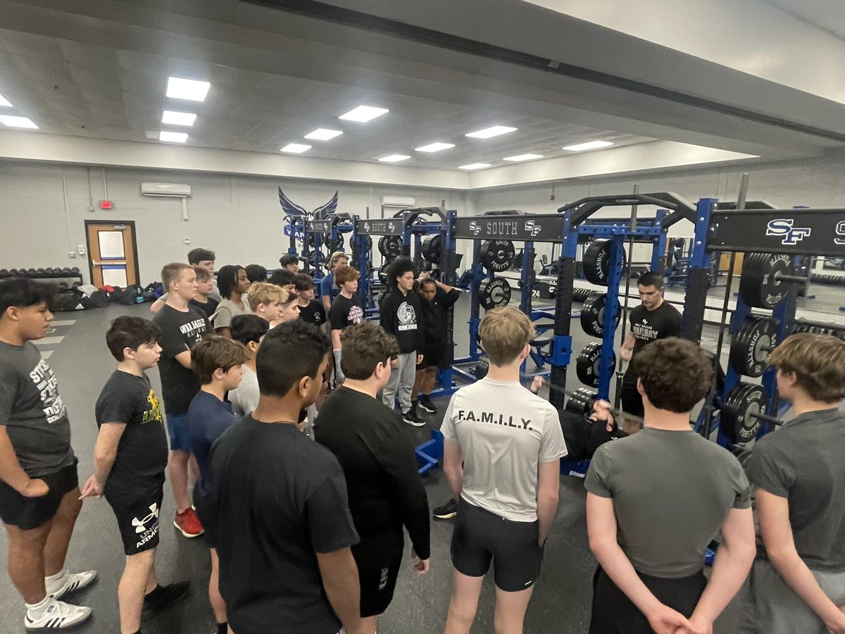 SFHS_Football's tweet photo. Breakfast Club! 🍳 
This morning our Rising 9th got that work in. #sofofootball https://t.co/mxxusN4JPg