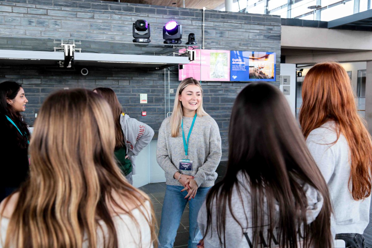 🤩 Mae dyfodol Cymru yn edrych yn ddisglair! Diolch i’n haelodau am ddangos sut brofiad yw codi llais dros bobl ifanc ledled Cymru.

Cewch y wybodaeth ddiweddaraf am Senedd Ieuenctid Cymru drwy danysgrifio i'n cylchlythyr: bit.ly/3BZ3zCr