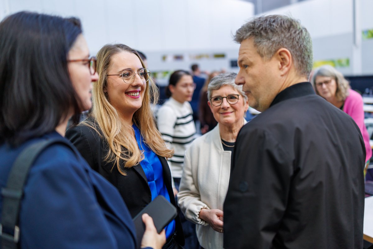 Wir sagen Danke.
Danke, an unseren Spitzenkandidaten <a href="/roberthabeck/">Robert Habeck</a>  für deinen unermüdlichen Einsatz für Demokratie und Zusammenhalt.
Danke an all unsere Abgeordneten der vergangenen Jahre. Und: Willkommen an alle neuen Kolleg*innen!