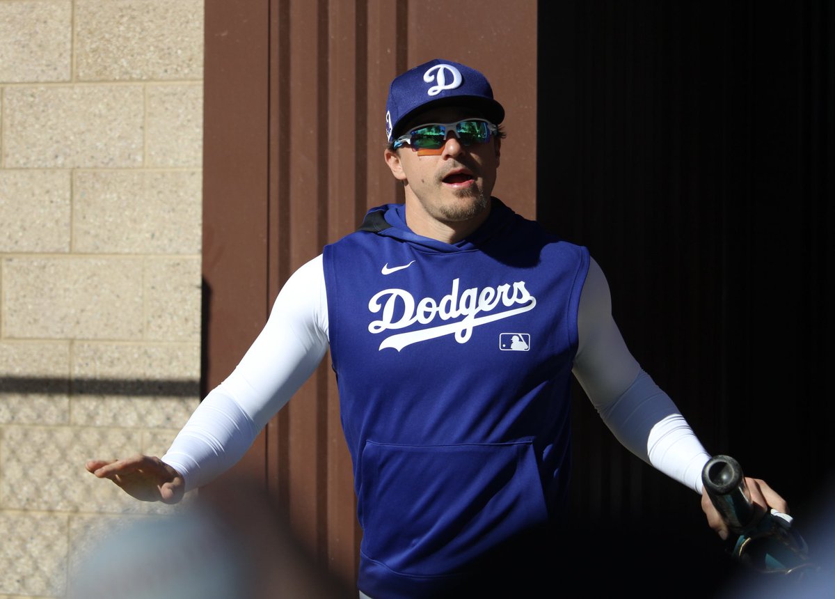 roblespan's tweet image. #DodgersST #CamelBackRanch #SpringTrainging #WSChamps #KikeHernandez