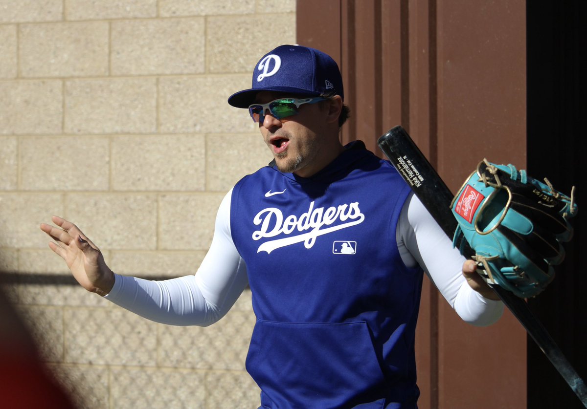 roblespan's tweet image. #DodgersST #CamelBackRanch #SpringTrainging #WSChamps #KikeHernandez