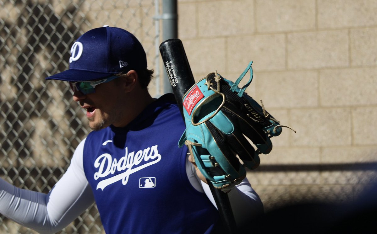 roblespan's tweet image. #DodgersST #CamelBackRanch #SpringTrainging #WSChamps #KikeHernandez