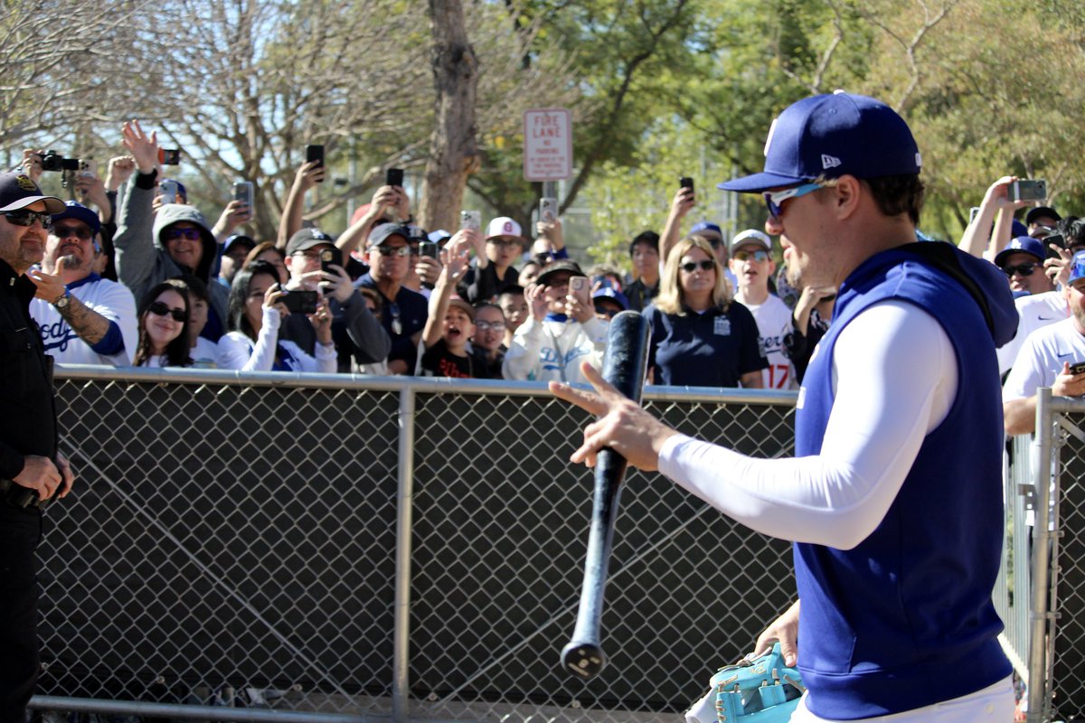 roblespan's tweet image. #DodgersST #CamelBackRanch #SpringTrainging #WSChamps #KikeHernandez