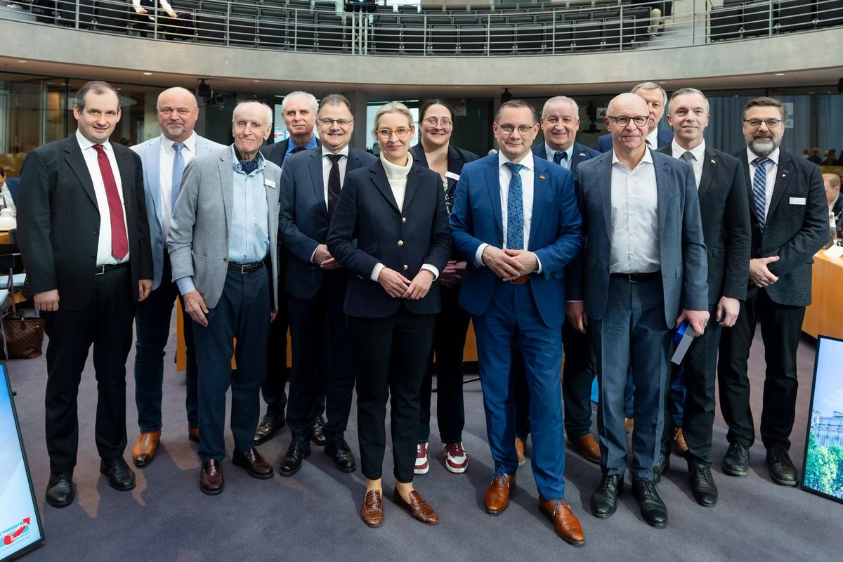 Alice Weidel (@alice_weidel) on Twitter photo Leider verlassen uns auch einige langjährige Wegbegleiter und gehören der <a href="/AfDimBundestag/">AfD-Fraktion im Deutschen Bundestag 🇩🇪</a> nicht mehr an. Ich bedanke mich für die gute Zusammenarbeit! Leider verlassen uns auch einige langjährige Wegbegleiter und gehören der <a href="/AfDimBundestag/">AfD-Fraktion im Deutschen Bundestag 🇩🇪</a> nicht mehr an. Ich bedanke mich für die gute Zusammenarbeit!