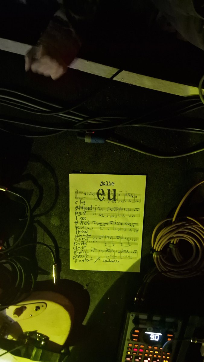 guarrayetarra's tweet image. julie en directo 😋