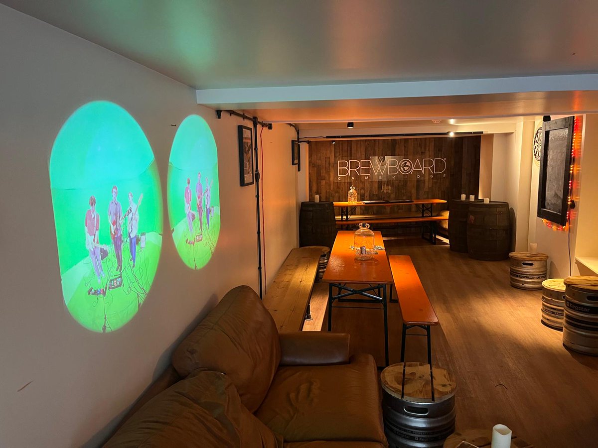 ConnectingCambs's tweet image. We&apos;ve also been broadcasting the show live to another venue over the 5G Open RAN network, to @BrewBoard Pop-Up Taproom &amp;amp; Bottle Shop on Peas Hill nearby to @CambridgeCornEx.

@AWTG_Ltd #Benetel @Gooii_Design @OntixUK @UniOfSurrey @WolframResearch @camcitco @hungryhungree #COREHDD