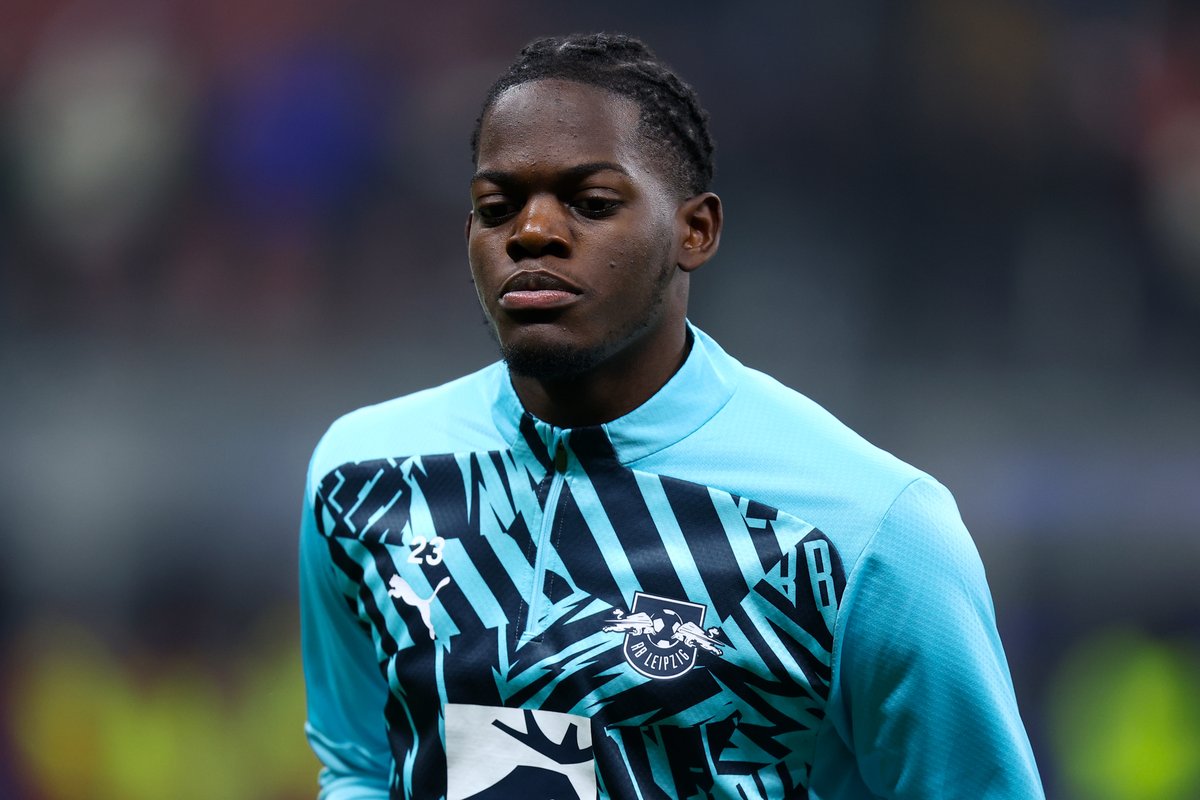 🚨 Castello Lukeba 🇫🇷 suscite l'intérêt de plusieurs clubs de Premier League :

🏴󠁧󠁢󠁥󠁮󠁧󠁿 Manchester United
🏴󠁧󠁢󠁥󠁮󠁧󠁿 Liverpool
🏴󠁧󠁢󠁥󠁮󠁧󠁿 Chelsea

Leipzig réclame 90 M€ pour le laisser partir, soit le montant de sa clause libératoire. 🤑

🗞️ Sky Sports