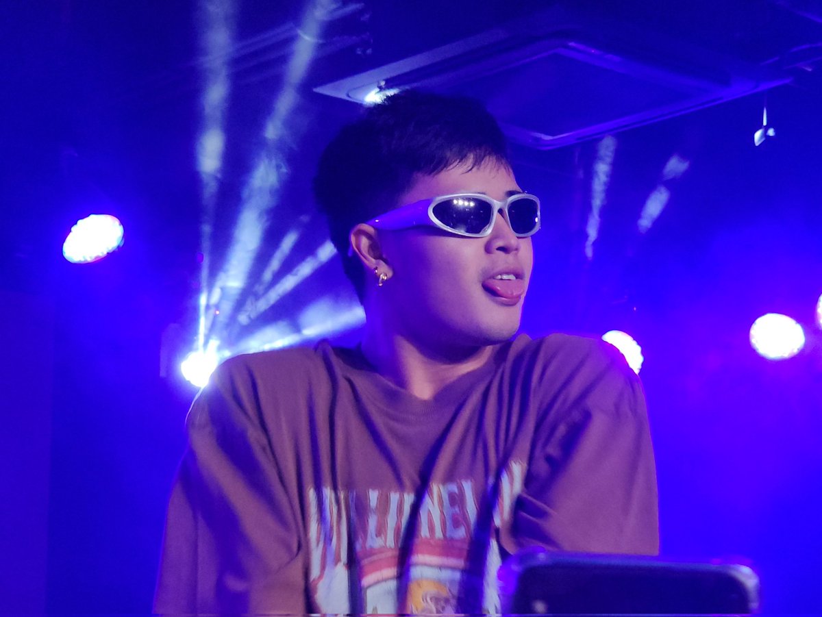 My fav <a href="/AlasDaGreat/">ALAS</a> shots from <a href="/Official_ALAMAT/">ALAMAT ᜀᜎᜋᜆ᜔ 🇵🇭</a> 4th Anniv Gig ✨