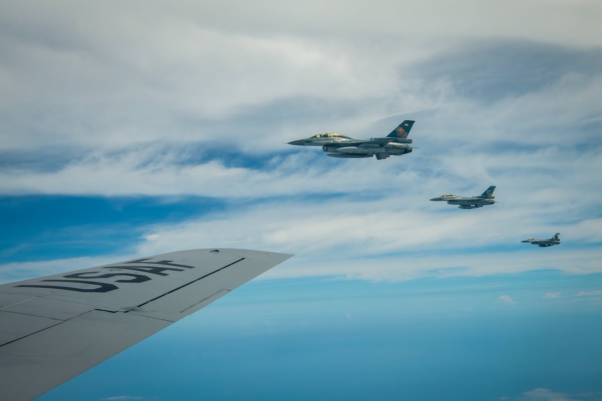 USNationalGuard's tweet image. .@HiAirGuard Airmen strengthened interoperability, operational effectiveness and regional security efforts with their Indonesian Air Force partners while conducting air-to-air refueling through the State Partnership Program. 

🔗nationalguard.mil/News/State-Par…