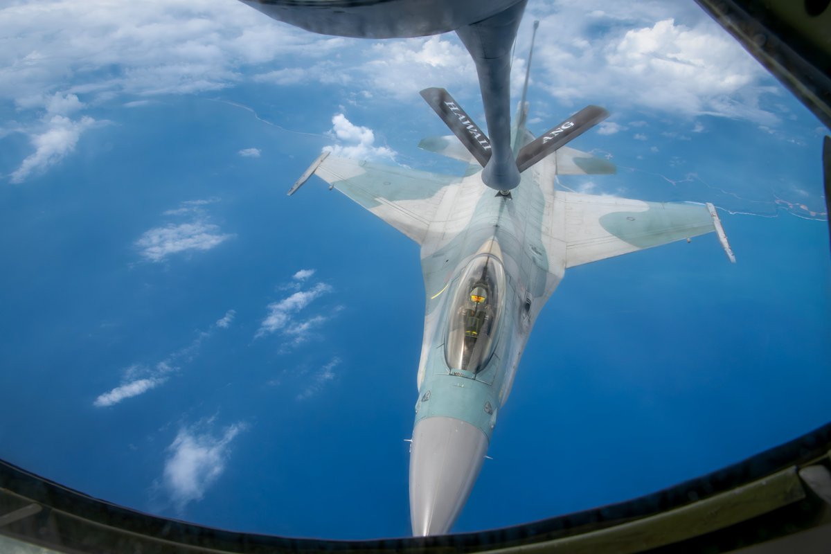 USNationalGuard's tweet image. .@HiAirGuard Airmen strengthened interoperability, operational effectiveness and regional security efforts with their Indonesian Air Force partners while conducting air-to-air refueling through the State Partnership Program. 

🔗nationalguard.mil/News/State-Par…