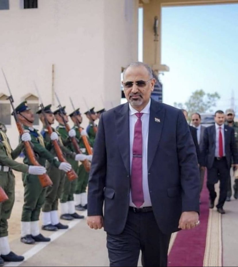 عندما غاب الأسد ، خرجت الثعالب تعبث بأمن واستقرار الوطن .. ليعود إلى أرض الوطن ، قبل أن تتحول العاصمة عدن إلى ساحة فوضى ، ليحولها إلى ورشة صناعية ، تعيد كل ما دمرته المؤامرات ، ليفي الشهداء دماؤهم ، وليمنح الشعب حقوقهم..........!!!

أبى القاسم ، أسد الجنوب ...!!!