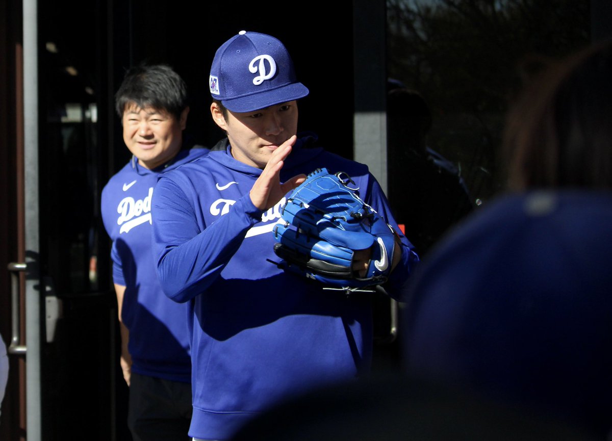 roblespan's tweet image. #DodgersST #CamelBackRanch #SpringTrainging #WSChamps #YoshinobuYamamoto and #TannerScott