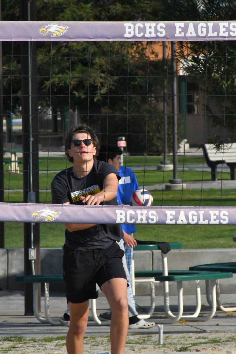 JeremyKenney_QB's tweet photo. My buddy Jack Doss and I took 2nd place in the men's beach volleyball advanced division tournament a couple of weeks ago. A little warm up for us before we start our season with our Bakersfield Christian High School indoor volleyball teammates. First game tonight against Sunnyside High School in Fresno. A nice little off season exercise until spring football starts up at Bakersfield College. @dthedeacon @SethWDamron @ThompsonTy34