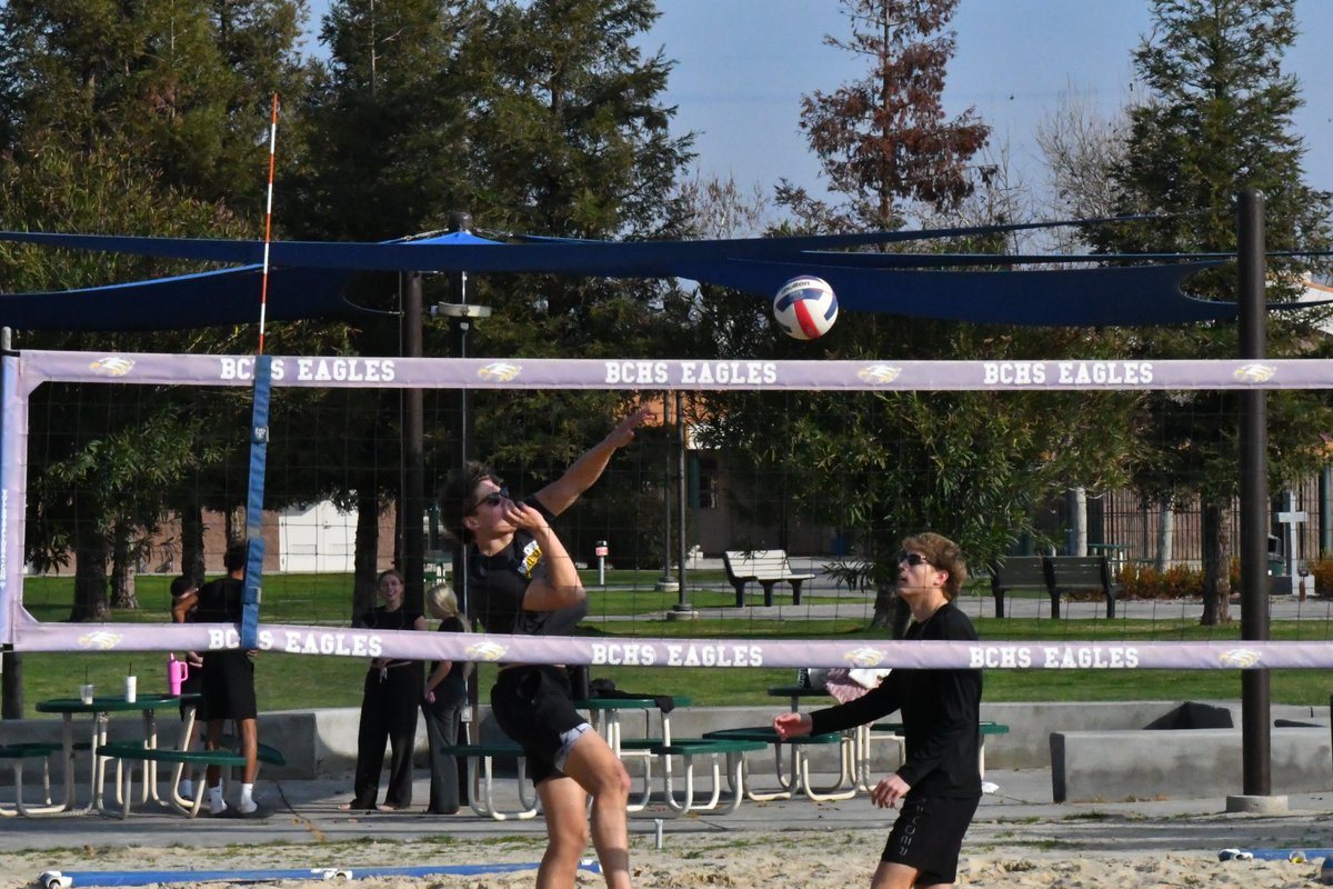 JeremyKenney_QB's tweet photo. My buddy Jack Doss and I took 2nd place in the men's beach volleyball advanced division tournament a couple of weeks ago. A little warm up for us before we start our season with our Bakersfield Christian High School indoor volleyball teammates. First game tonight against Sunnyside High School in Fresno. A nice little off season exercise until spring football starts up at Bakersfield College. @dthedeacon @SethWDamron @ThompsonTy34