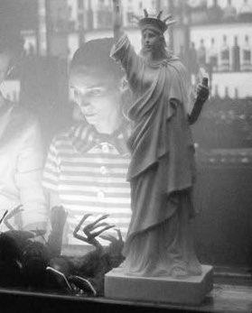 priceofsaIts's tweet photo. rooney mara on the set of la cocina 🤍 https://t.co/aLb2d9FEde