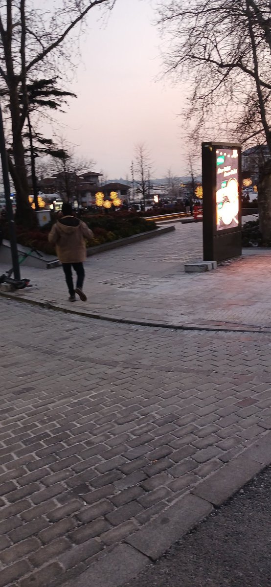 cenk aydoğdu (@cenkaydodu1) on Twitter photo Besiktas meydani beton engelleyiciler kırılmış park içine parklanma yapılıyor <a href="/IBBcozummerkezi/">İBB Çözüm Merkezi</a> Besiktas meydani beton engelleyiciler kırılmış park içine parklanma yapılıyor <a href="/IBBcozummerkezi/">İBB Çözüm Merkezi</a>