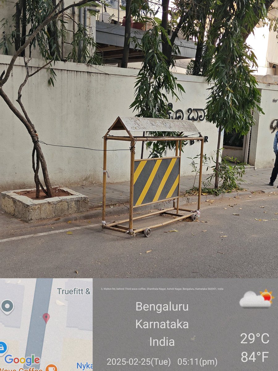 shivdomlur's tweet image. Lavelle Rd effluent residents illegal road encroachments with barricades,choking traffic. Why is police silent? Are affluent & politicians above the law,while ordinary citizens penalised for the same? #BangaloreTraffic
@AAPBangalore @aapkaprithvi @BangaloreMirror @acpeasttraffic
